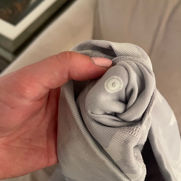 Lululemon Camo Leggings Size 6 - Picture 3 of 3